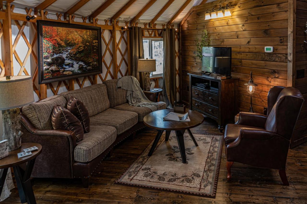 Villa Tranquil Haven Luxy Yurt - Creekside Glamping With Private Hot Tub à Topton Extérieur photo